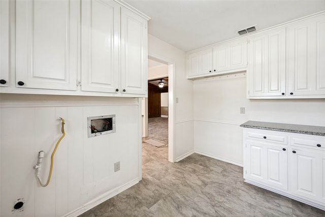 2414 Lakeview Circle, Arlington, TX 76013