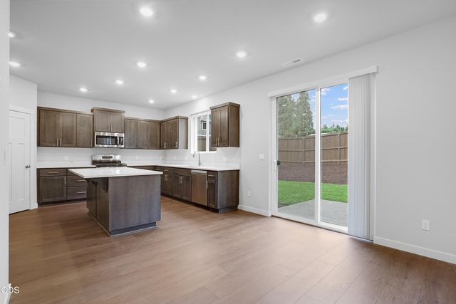 63126 NE Henningsen Pl, Bend, OR 97701