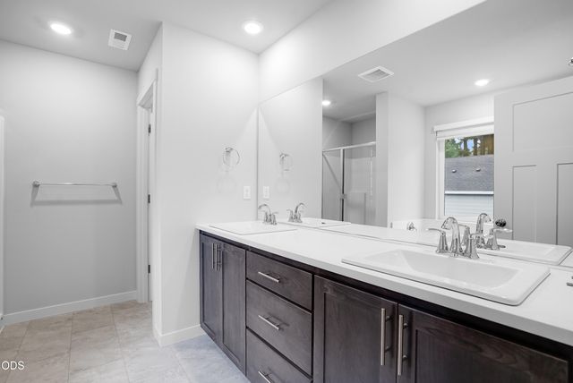 63126 NE Henningsen Pl, Bend, OR 97701