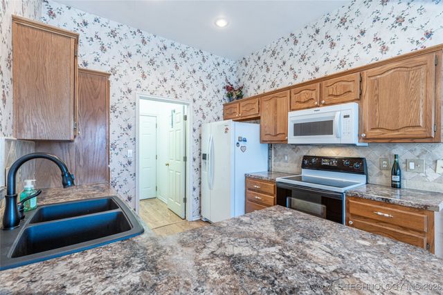 11925 S 268th East Avenue, Coweta, OK 74429