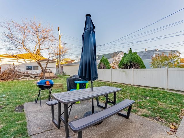 1521 Grove Avenue 1, Berwyn, IL 60402