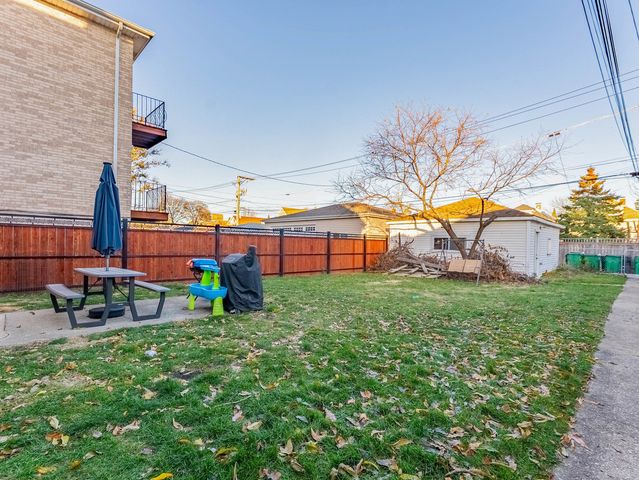 1521 Grove Avenue 1, Berwyn, IL 60402