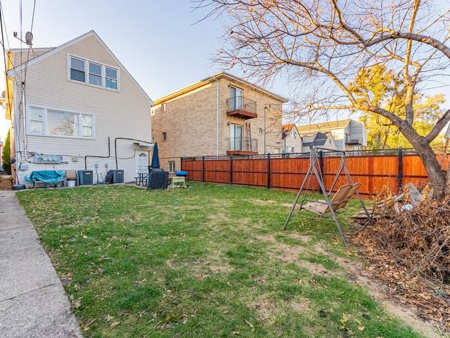 1521 Grove Avenue 1, Berwyn, IL 60402