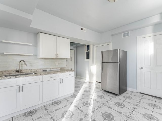 1521 Grove Avenue 1, Berwyn, IL 60402