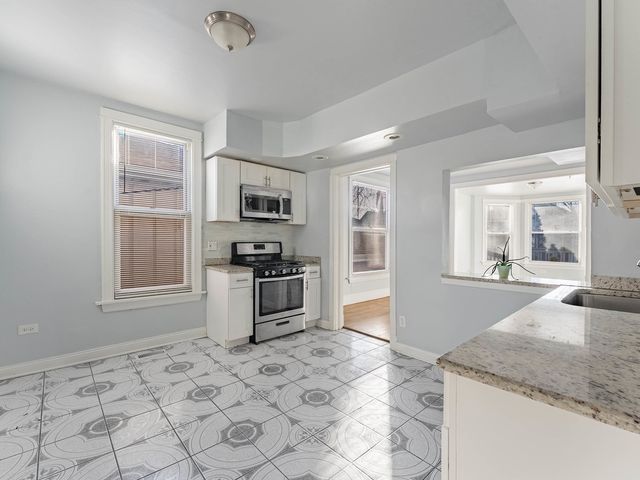 1521 Grove Avenue 1, Berwyn, IL 60402