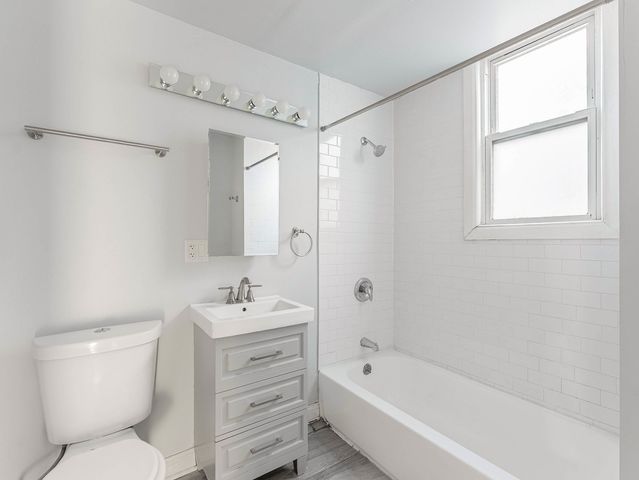 1521 Grove Avenue 1, Berwyn, IL 60402