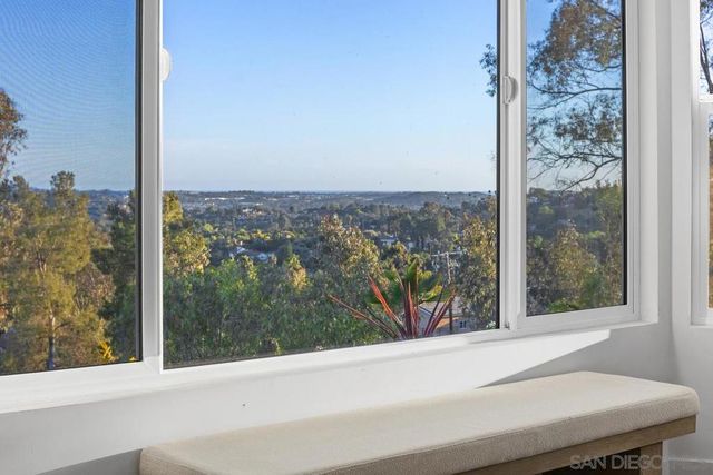 1112 Starview Dr, Vista, CA 92084