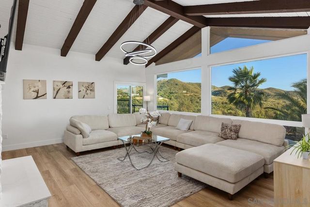 1112 Starview Dr, Vista, CA 92084