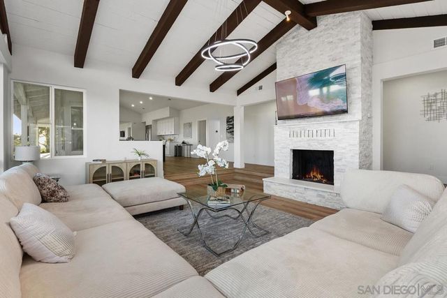 1112 Starview Dr, Vista, CA 92084