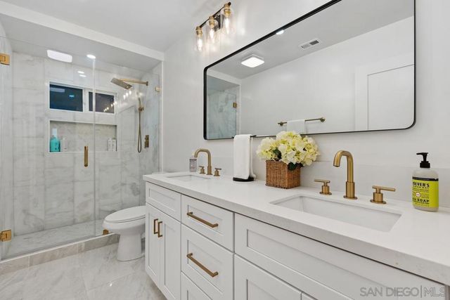 1112 Starview Dr, Vista, CA 92084