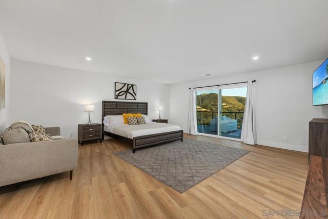 1112 Starview Dr, Vista, CA 92084
