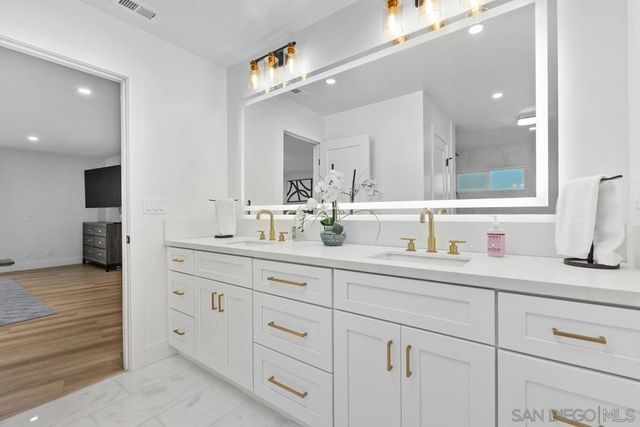 1112 Starview Dr, Vista, CA 92084
