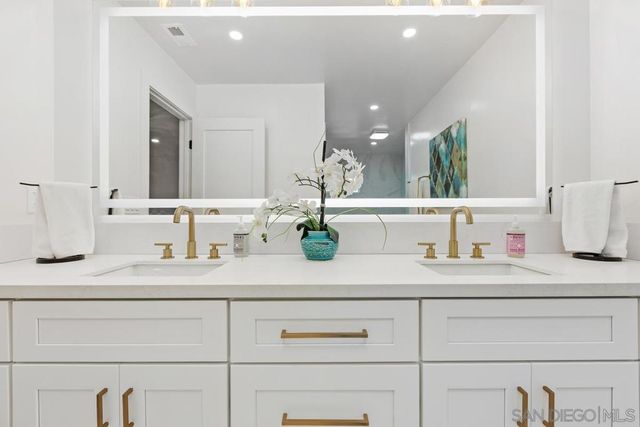 1112 Starview Dr, Vista, CA 92084