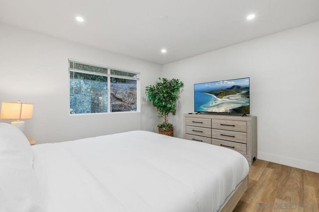 1112 Starview Dr, Vista, CA 92084