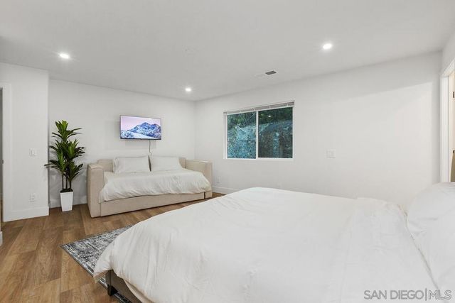 1112 Starview Dr, Vista, CA 92084