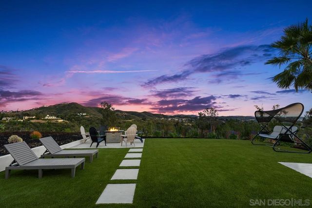 1112 Starview Dr, Vista, CA 92084