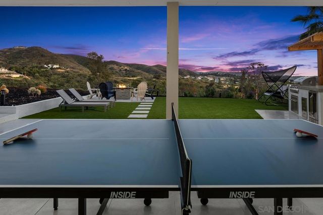 1112 Starview Dr, Vista, CA 92084