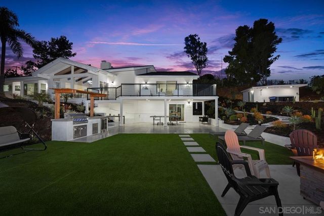 1112 Starview Dr, Vista, CA 92084