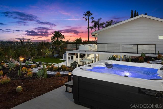 1112 Starview Dr, Vista, CA 92084