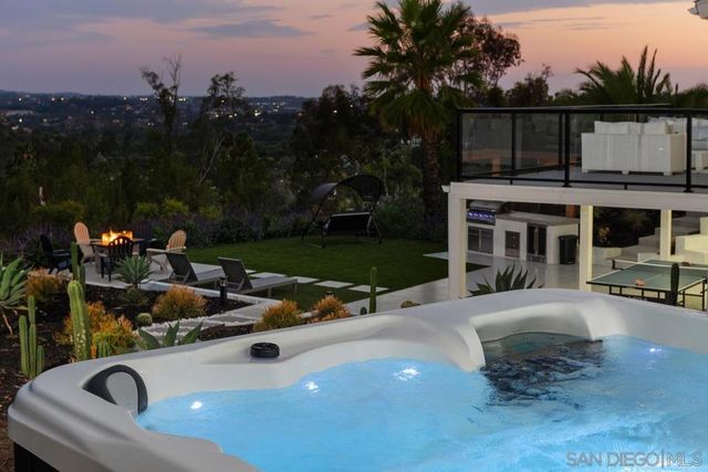 1112 Starview Dr, Vista, CA 92084