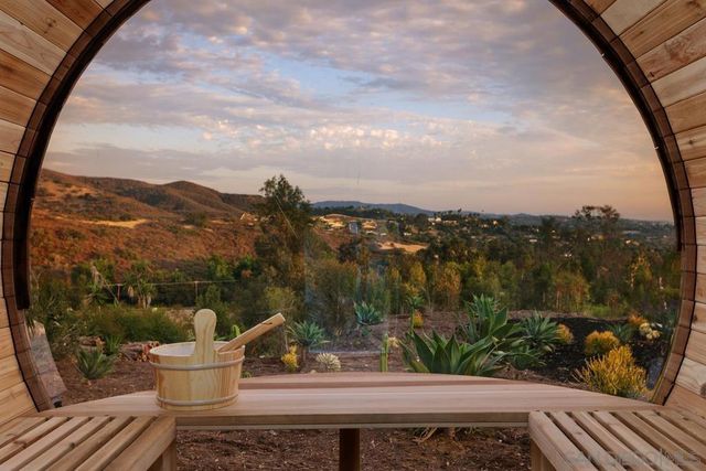 1112 Starview Dr, Vista, CA 92084