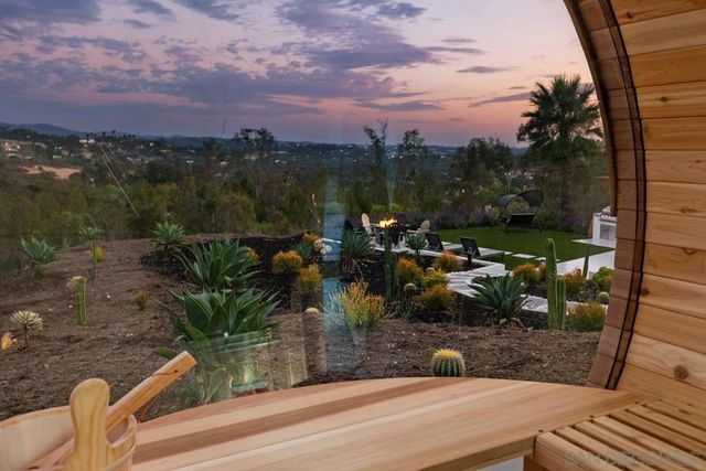 1112 Starview Dr, Vista, CA 92084