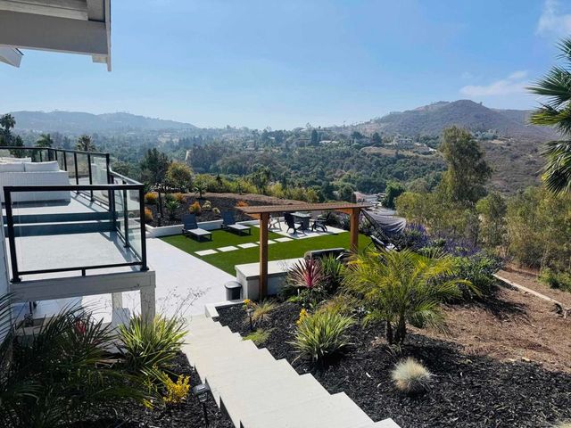 1112 Starview Dr, Vista, CA 92084