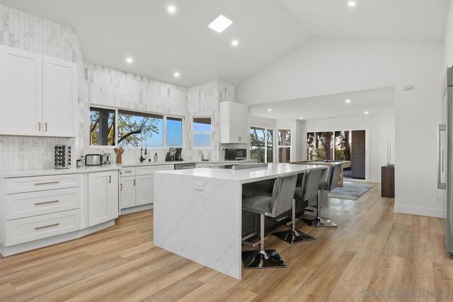 1112 Starview Dr, Vista, CA 92084