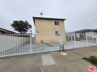 1533 W 80th Street 1, Los Angeles, CA 90047