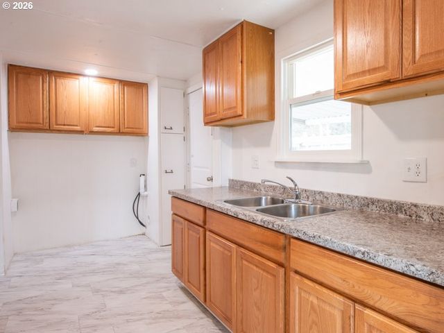 3950 COBURG Rd 52, Eugene, OR 97408