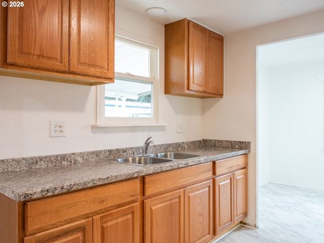 3950 COBURG Rd 52, Eugene, OR 97408