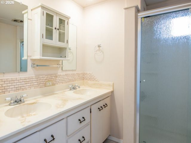 3950 COBURG Rd 52, Eugene, OR 97408