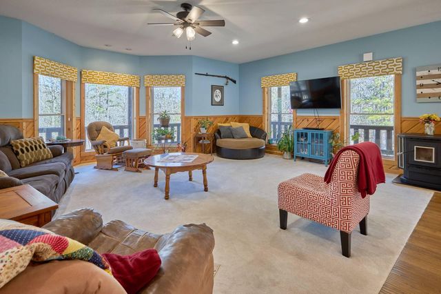 1560 Co Rd 5570, Willow Springs, MO 65793