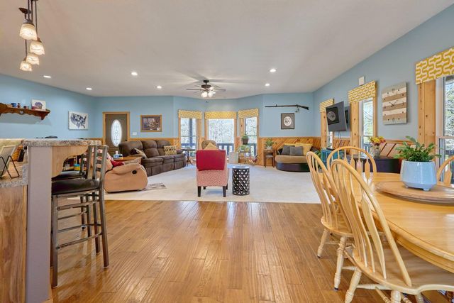 1560 Co Rd 5570, Willow Springs, MO 65793