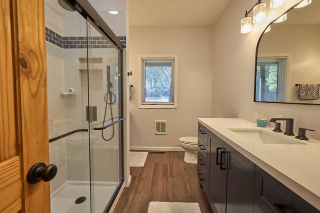 1560 Co Rd 5570, Willow Springs, MO 65793