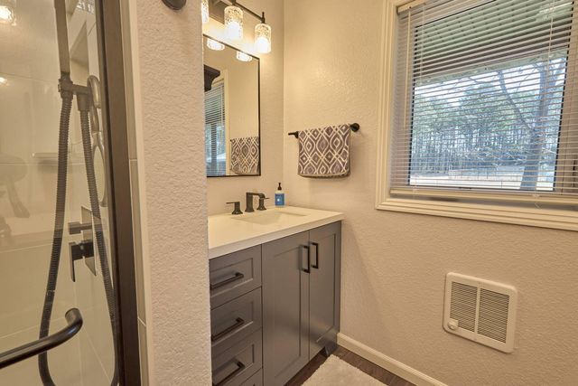 1560 Co Rd 5570, Willow Springs, MO 65793