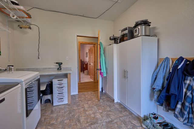 1560 Co Rd 5570, Willow Springs, MO 65793