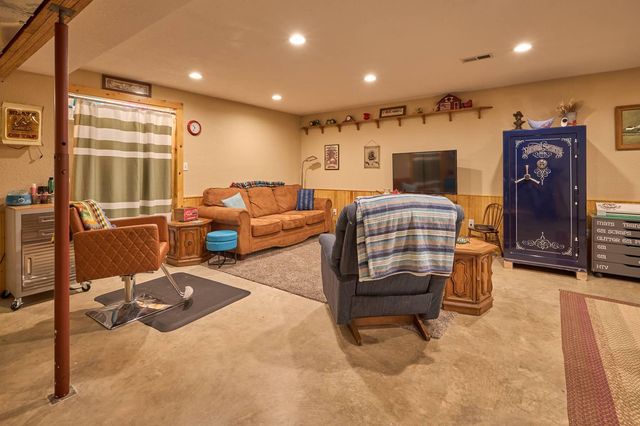 1560 Co Rd 5570, Willow Springs, MO 65793