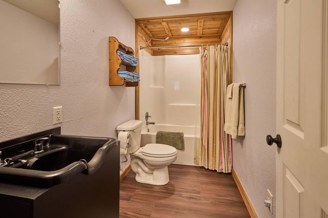 1560 Co Rd 5570, Willow Springs, MO 65793