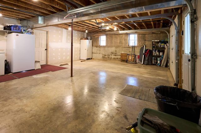 1560 Co Rd 5570, Willow Springs, MO 65793