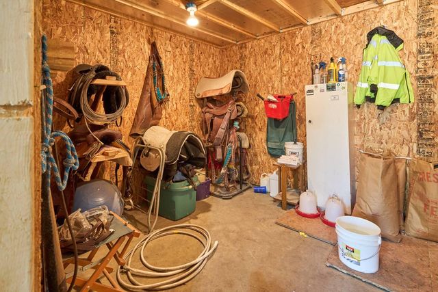 1560 Co Rd 5570, Willow Springs, MO 65793