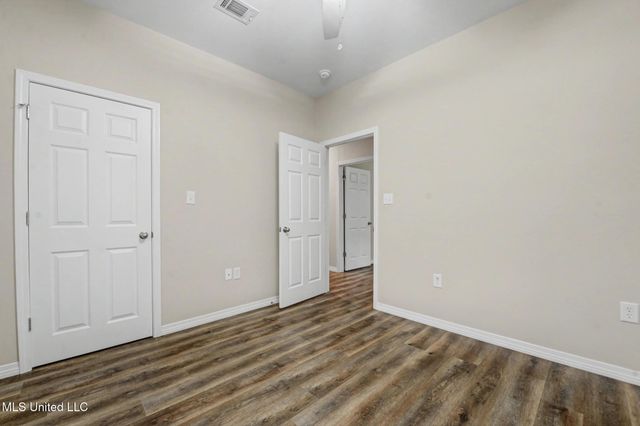 2705 N 11th Street, Ocean Springs, MS 39564