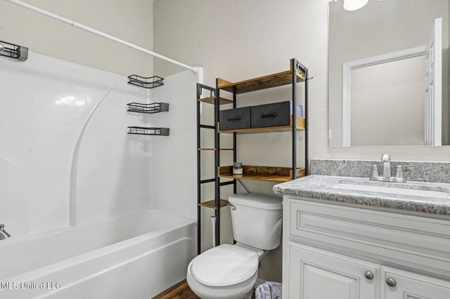 2705 N 11th Street, Ocean Springs, MS 39564