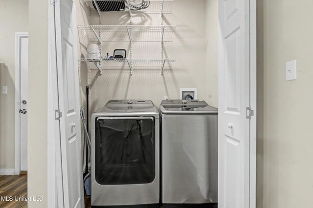 2705 N 11th Street, Ocean Springs, MS 39564