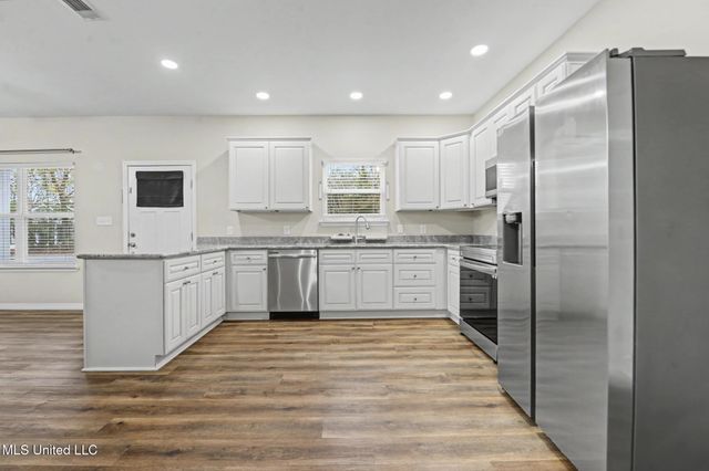 2705 N 11th Street, Ocean Springs, MS 39564