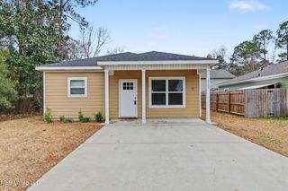 2705 N 11th Street, Ocean Springs, MS 39564