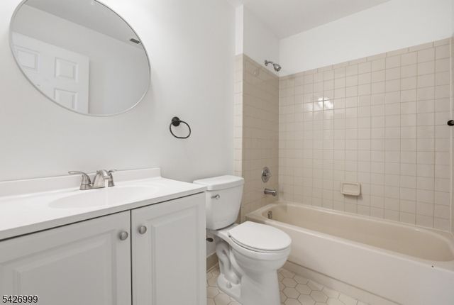 55 Oswestry Way, Franklin Twp., NJ 08873