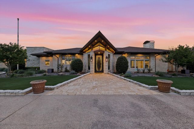 2200 Winthrop Hill Road, Denton, TX 76226