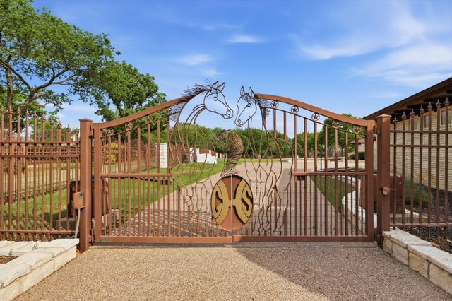 2200 Winthrop Hill Road, Denton, TX 76226