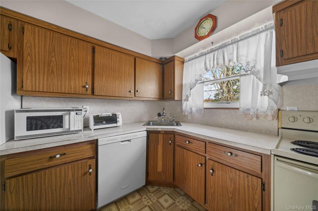 21 Lama Drive, Shirley, NY 11967